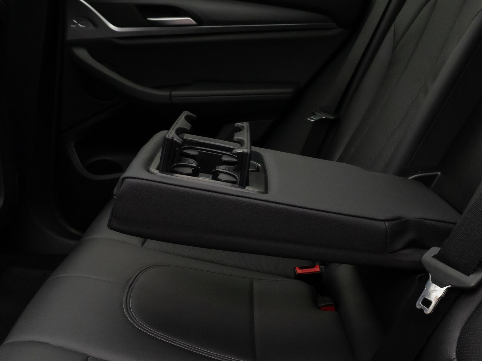 Fahrzeugabbildung BMW X3 xD30e Panorama Laser 360°HUD DAB HiFi Sport
