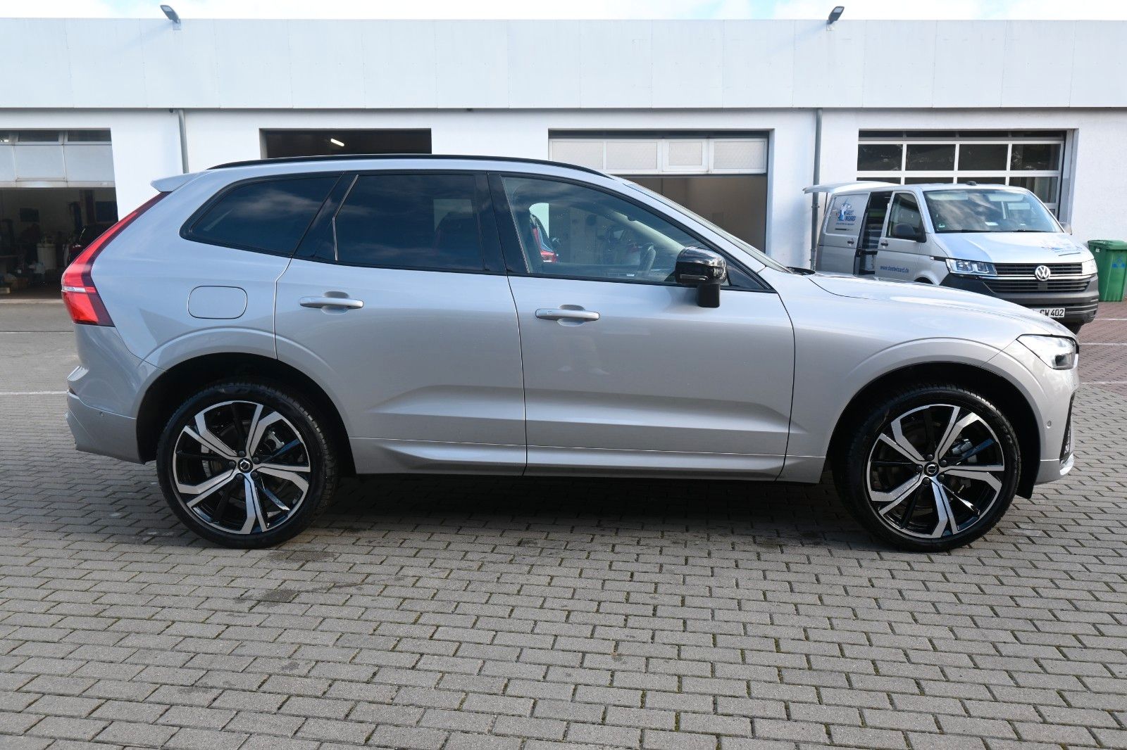 Fahrzeugabbildung Volvo XC60 B4 D AWD Ultimate B&W*STDHZG*LUFT*360°*ACC