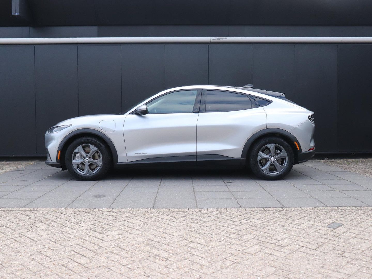 Ford Mustang Mach-E RWD 75 kWh | LEDER | PANO | TREKH imagem 2