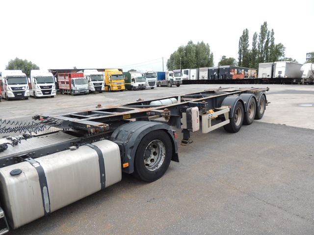 Vanhool 30' - 20' ADR containerchassis (2 stuck)