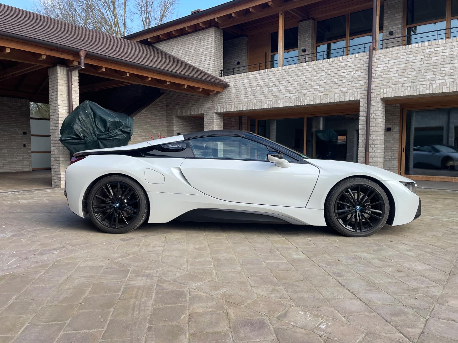 BMW i8 Roadster /Servi+Reifen neu 92,8% Batterie