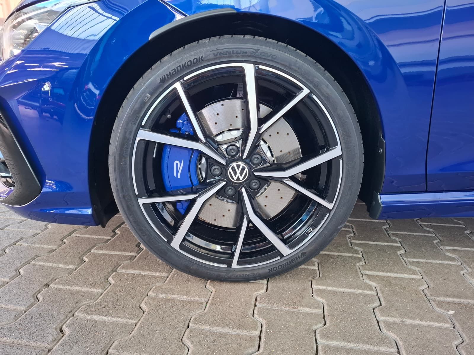Fahrzeugabbildung Volkswagen Golf VIII Lim. R 2.0 TSI 4M. +ACC +IQ.Light +DCC