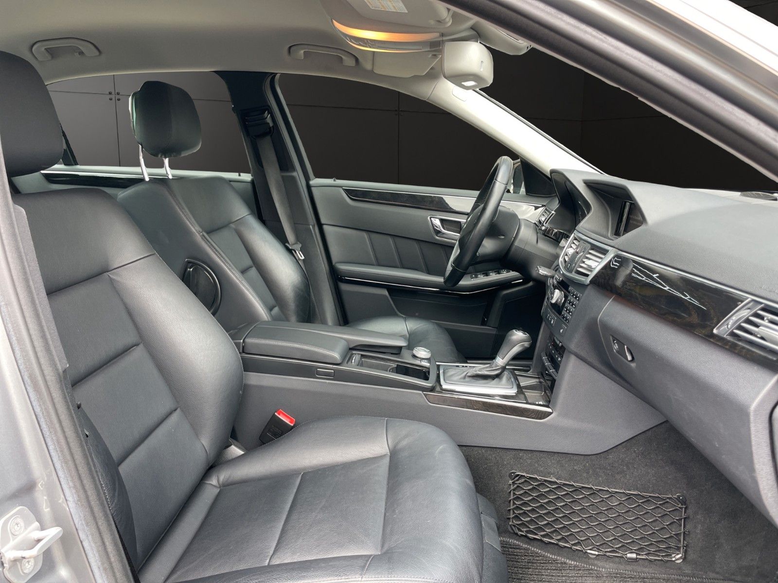 Fahrzeugabbildung Mercedes-Benz E 220 CDI Lim.*Bi-Xen*Standhz*Tempomat*PDC