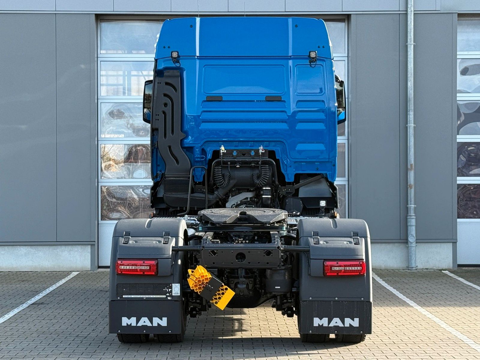 Fahrzeugabbildung MAN TGX 18.520 BL 4x2H Kommunal Hydr. Winterdienst