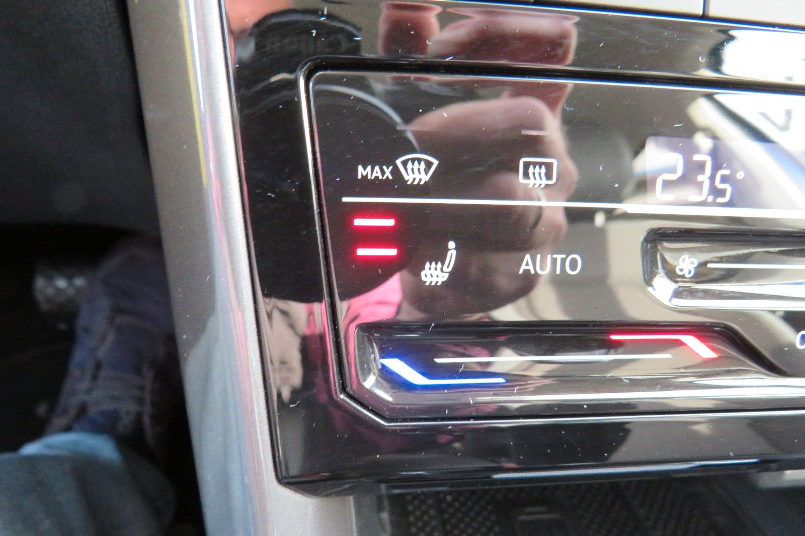 Fahrzeugabbildung Volkswagen T-Cross DSG Highline ACC NAVI KAMERA SITZH. 1Hd