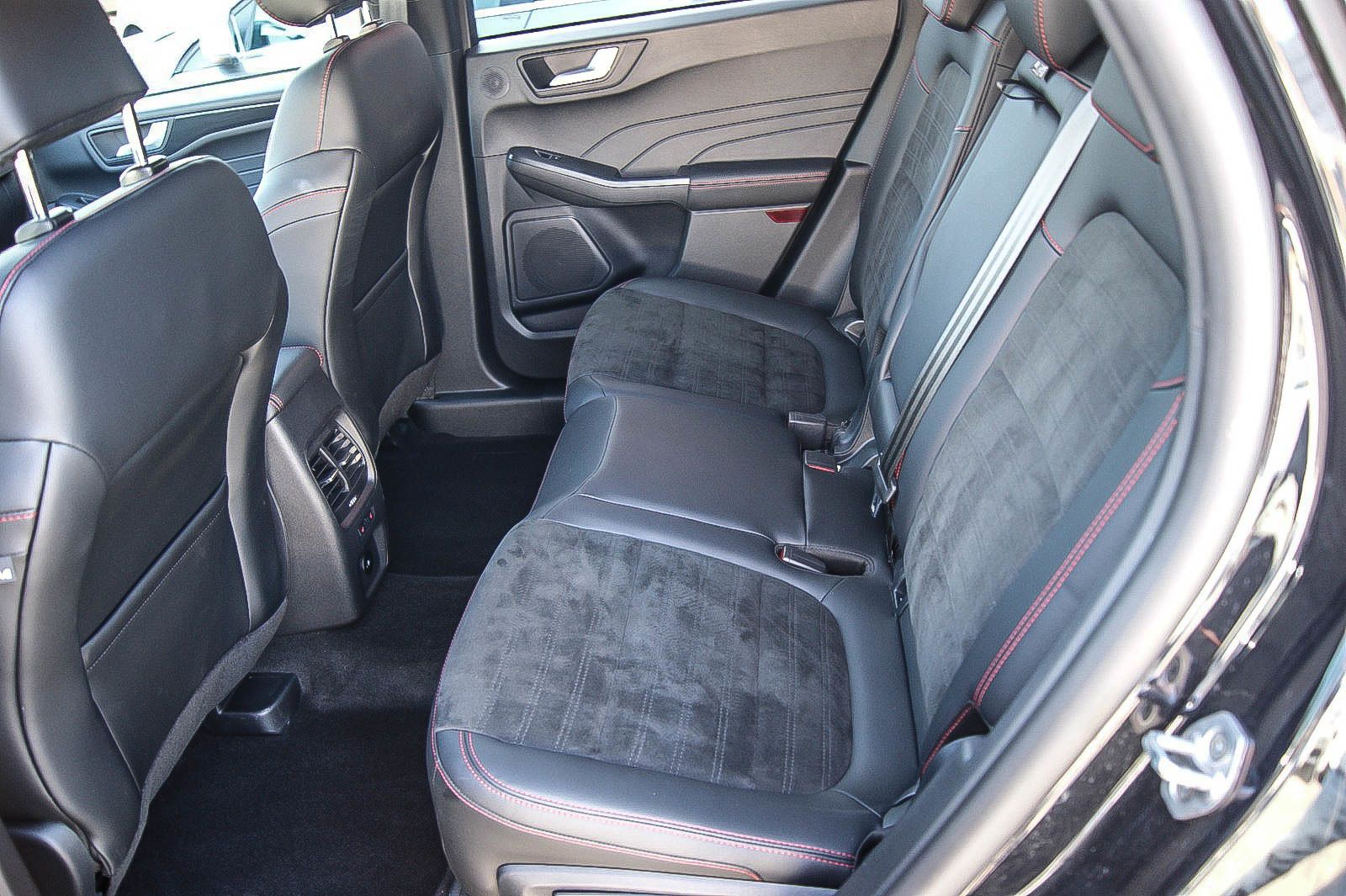 Fahrzeugabbildung Ford Kuga Plug-In Hybrid ST-Line X BODY-STYLE-PAKET