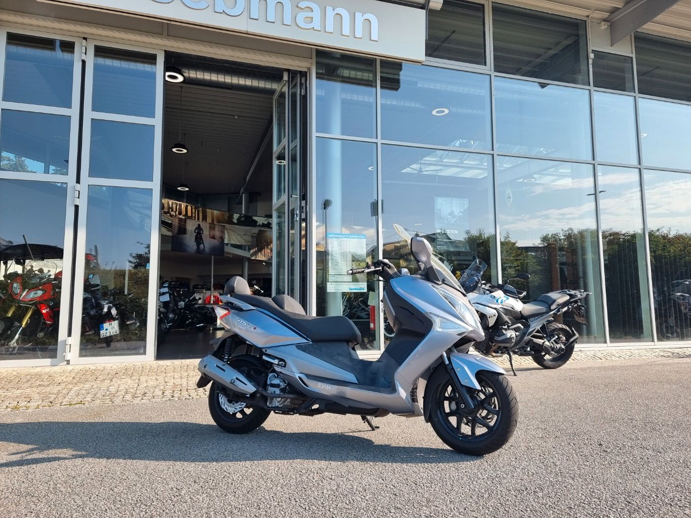 Fahrzeugabbildung SYM GTS 125i