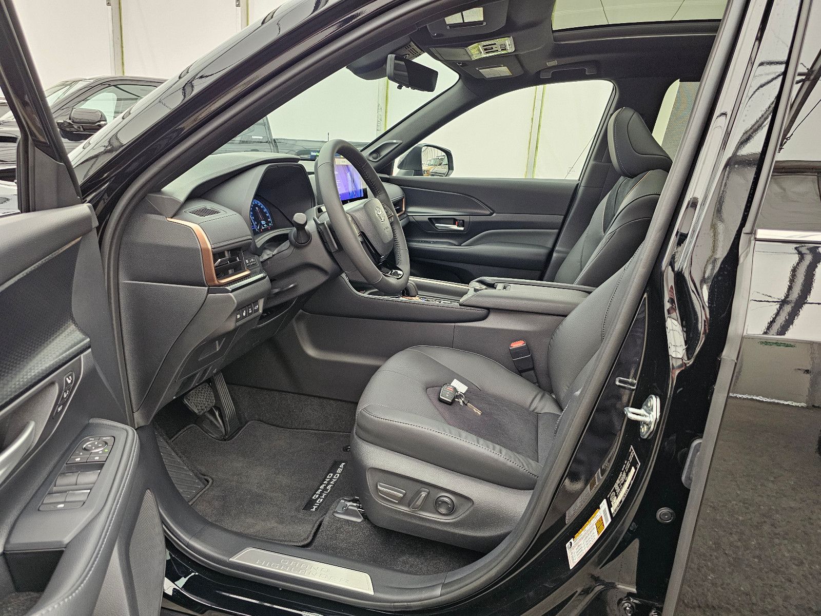 Fahrzeugabbildung Toyota GRAND Platinum Max T1: 64.900 EURO Stock !!!