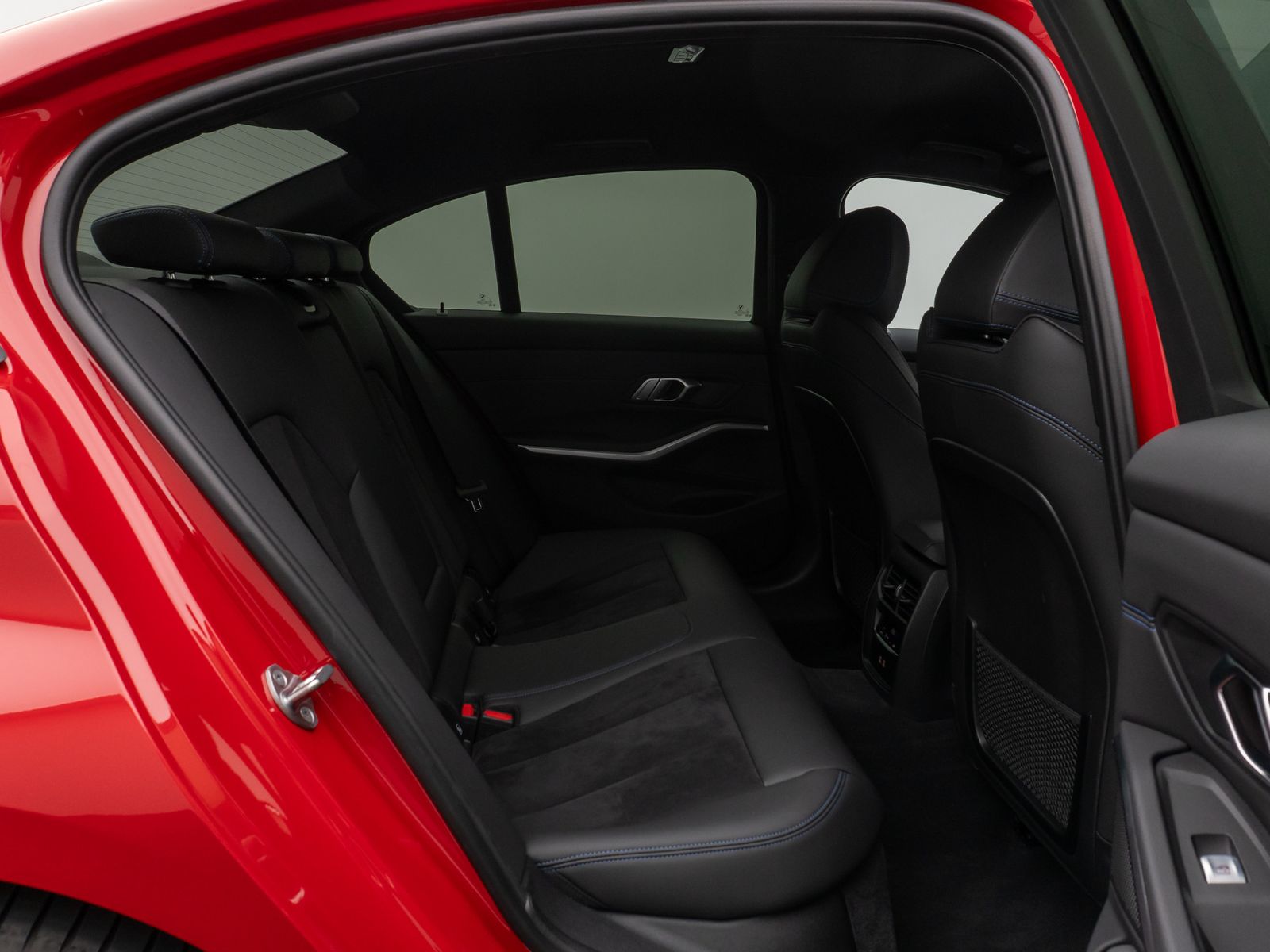 Fahrzeugabbildung BMW 330e M Sport HUD DAB PDC Geschwindigkeitsreg