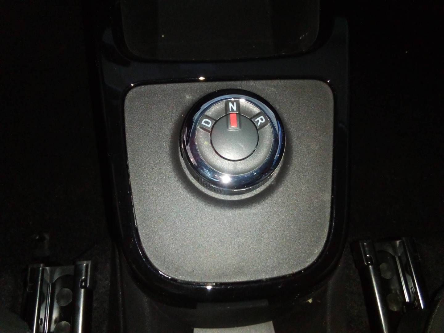 Fahrzeugabbildung Dacia Spring Essential CCS- Anschluss