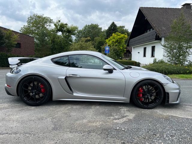 Porsche Cayman GT4