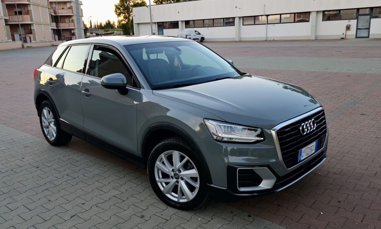 Audi Q2 30 TDI S tronic Identity Black