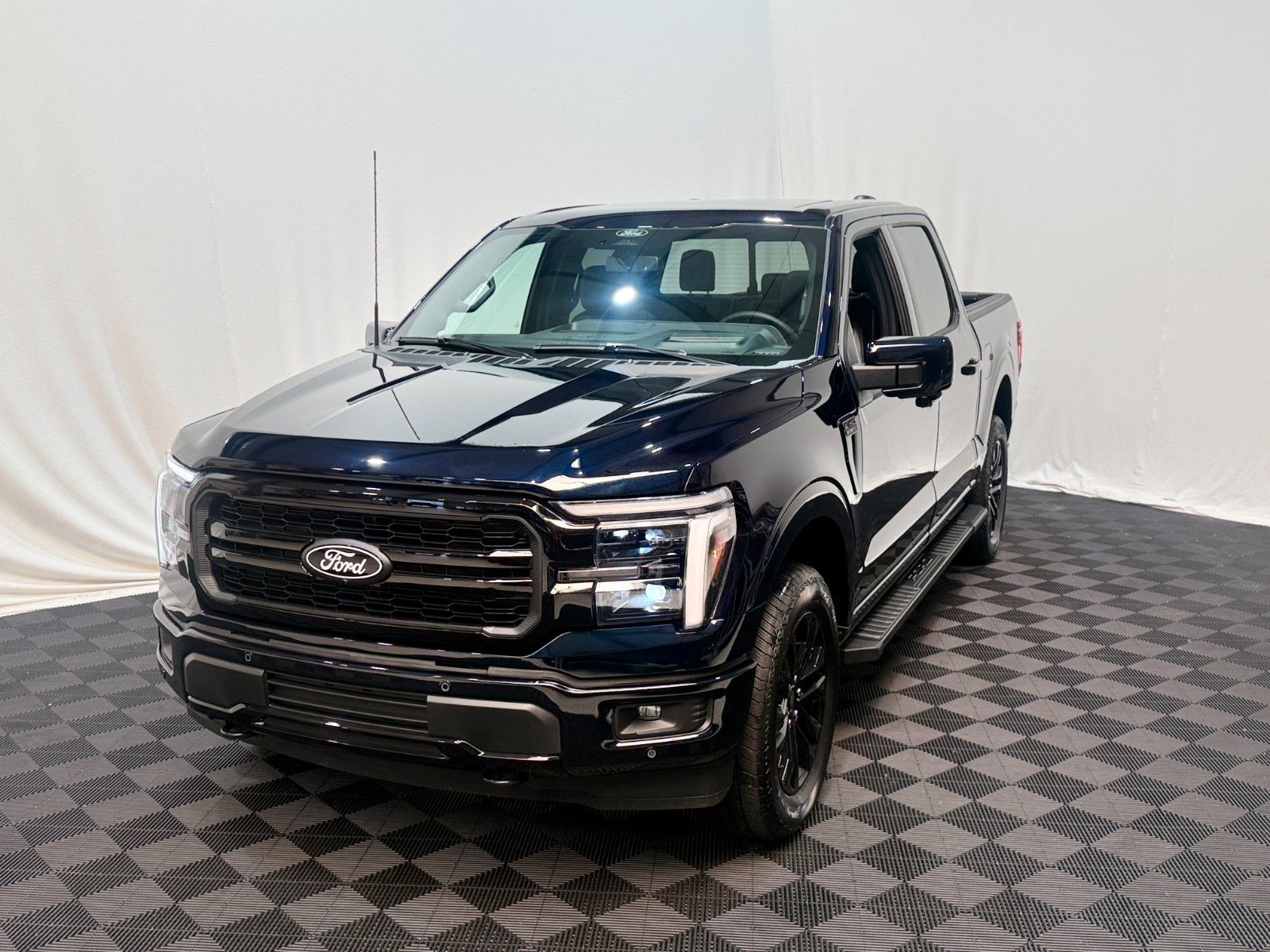 Fahrzeugabbildung Ford F-150 Lariat 5.0L V8  5,5" Black Edition