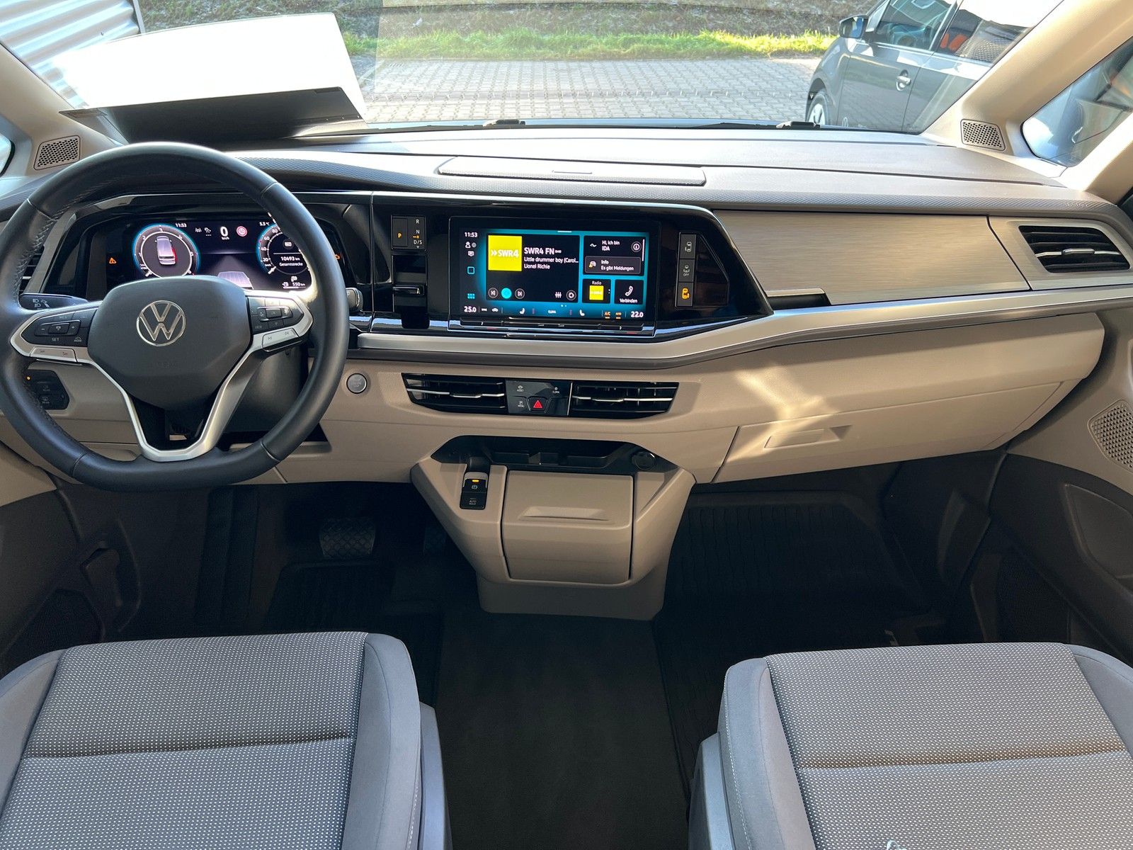 Fahrzeugabbildung Volkswagen T7 Multivan Life 2,0 TDI DSG +7 Sitzer +Easy Op