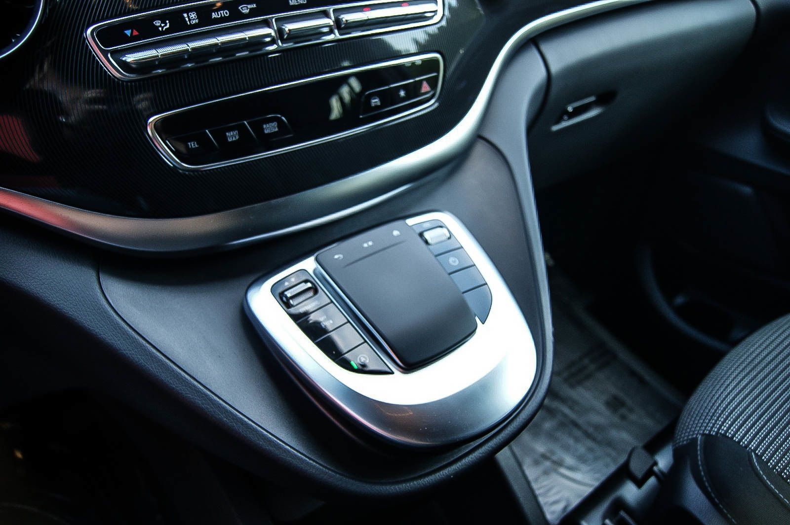 Fahrzeugabbildung Mercedes-Benz V 250 d EDITION AMG MBUX 7-SITZE IQ-LED KAMERA