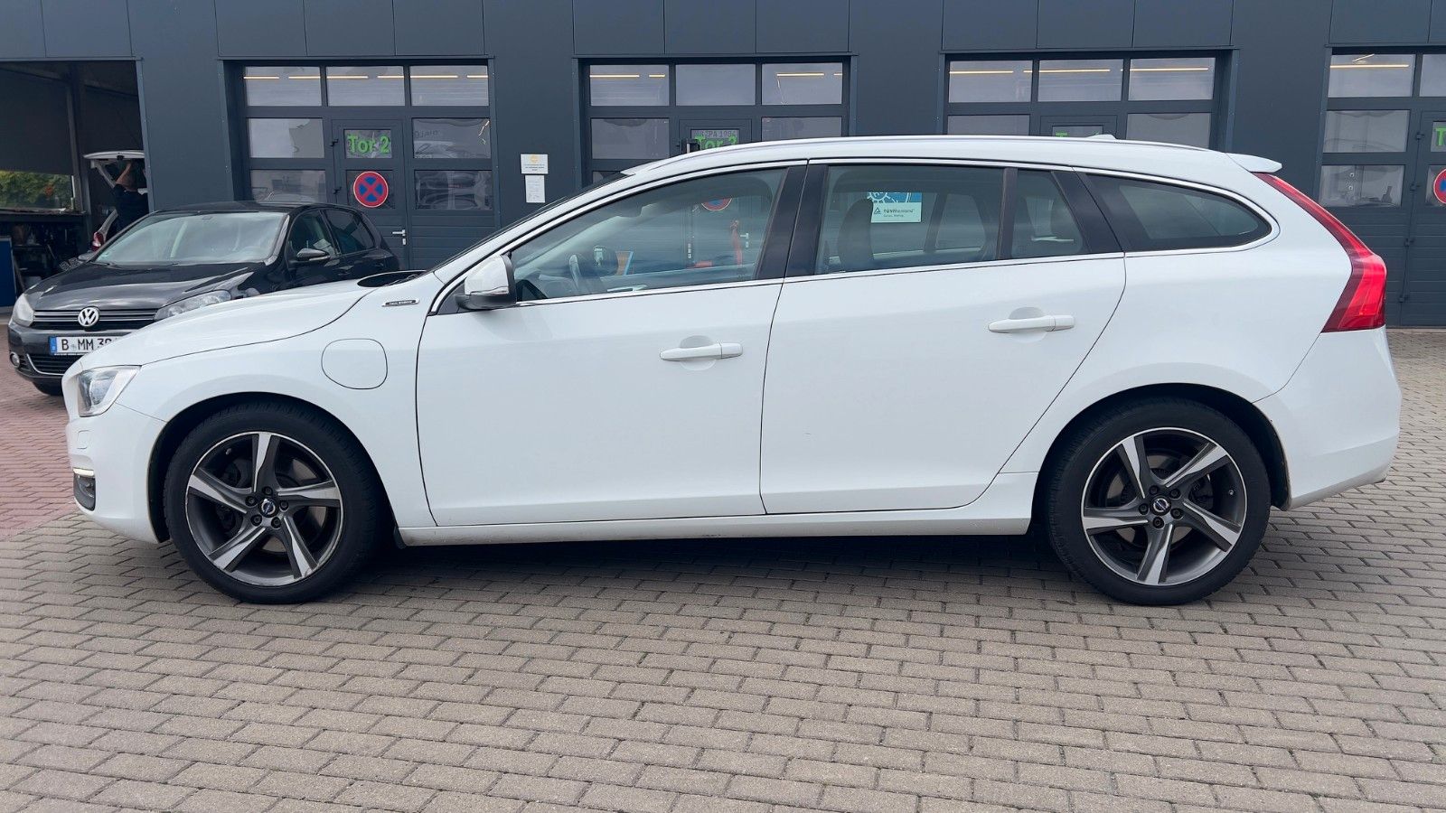Fahrzeugabbildung Volvo V60 Kombi Summum AWD*Mietkauf*GSD*TEMP*RFK*