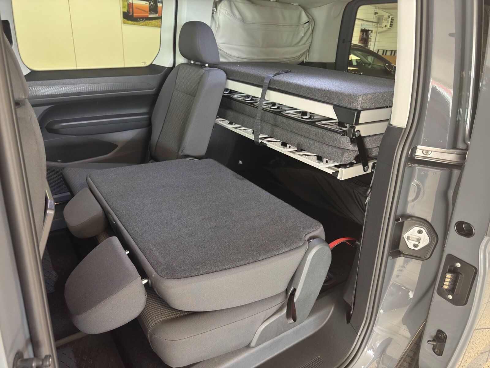 Fahrzeugabbildung Volkswagen Caddy Maxi California 2.0 TDI DSG APP AHK Kamera