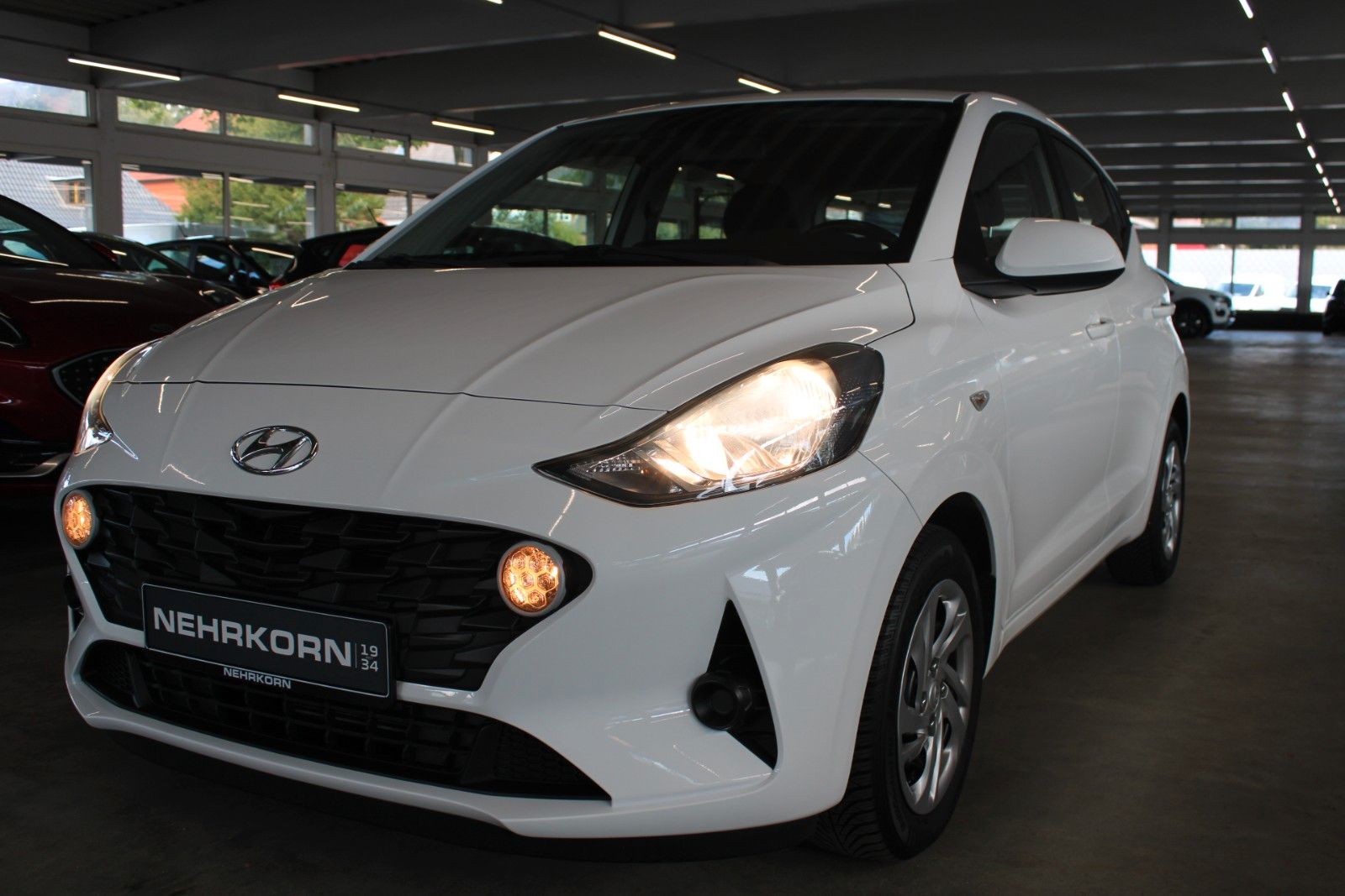 Fahrzeugabbildung Hyundai i10 1.0 Select 5-Türen KLIMA + Allwetterreifen
