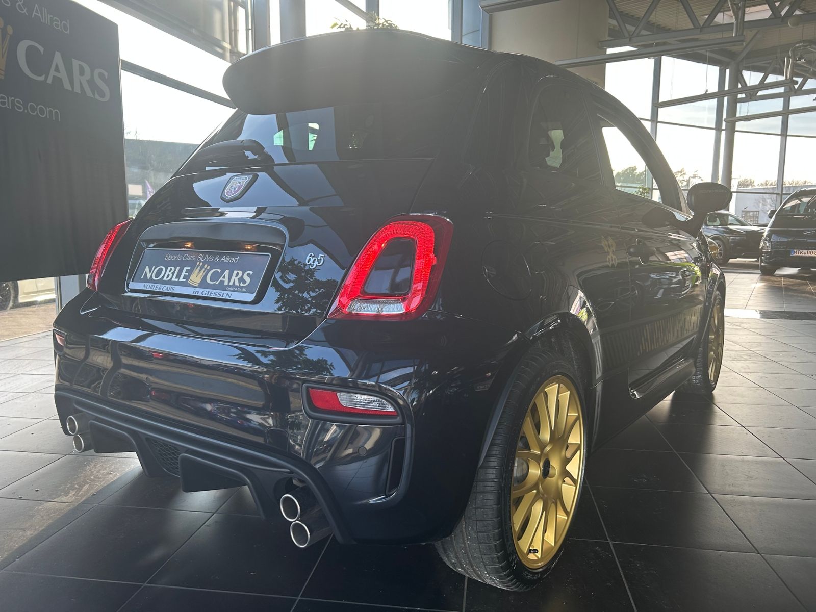 Fahrzeugabbildung Abarth 695 75 Anniversario 1.4 T-Jet BEATS