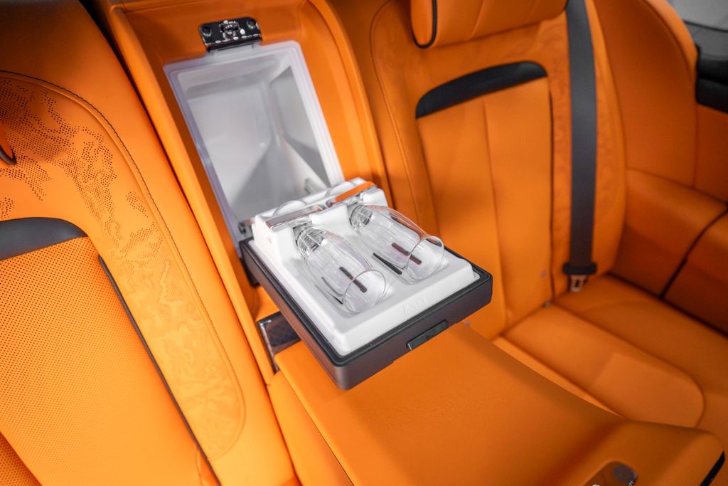 Cullinan BLACK BADGE 2026 BLACK/ORANGE 4 SEATS - Bild 33