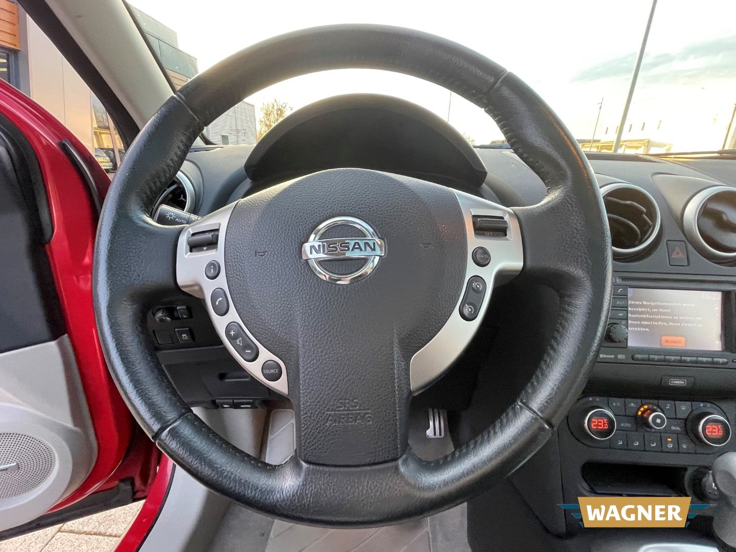 Fahrzeugabbildung Nissan Qashqai+2 Tekna 4X4 Automatik Klimaautomatik 7-S