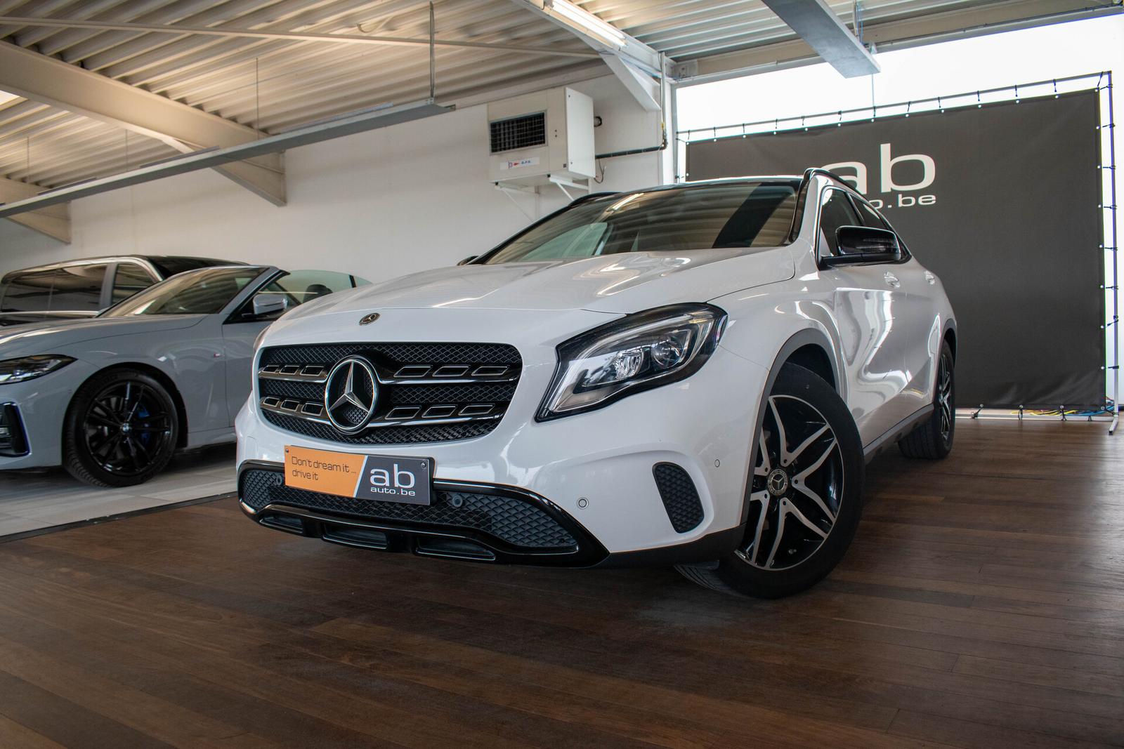 Mercedes-Benz GLA 180 180, PANO