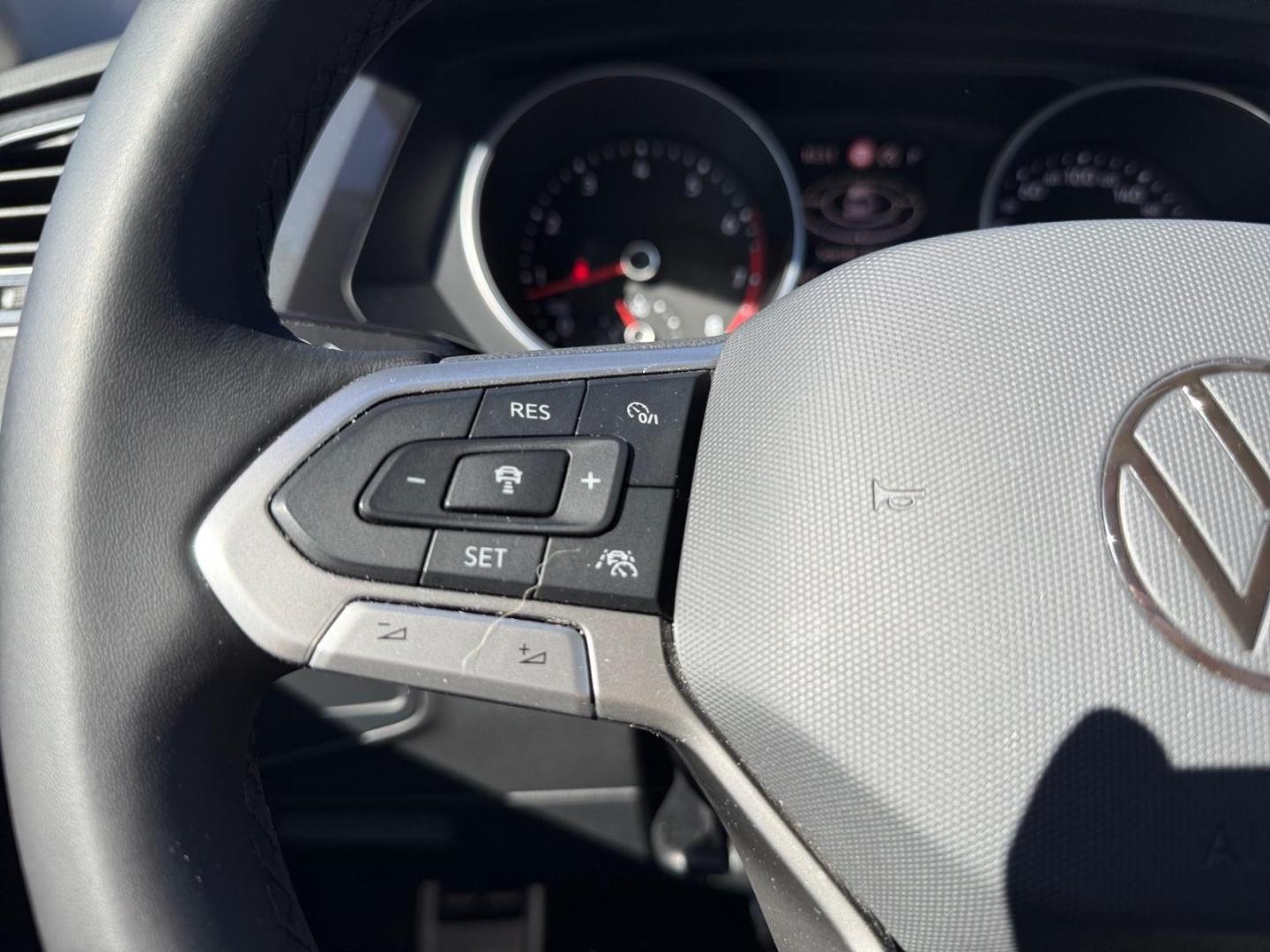 Volkswagen Tiguan Active 1.5 TSI StandHZG AHK-klappbar Navi, миниатюра 28