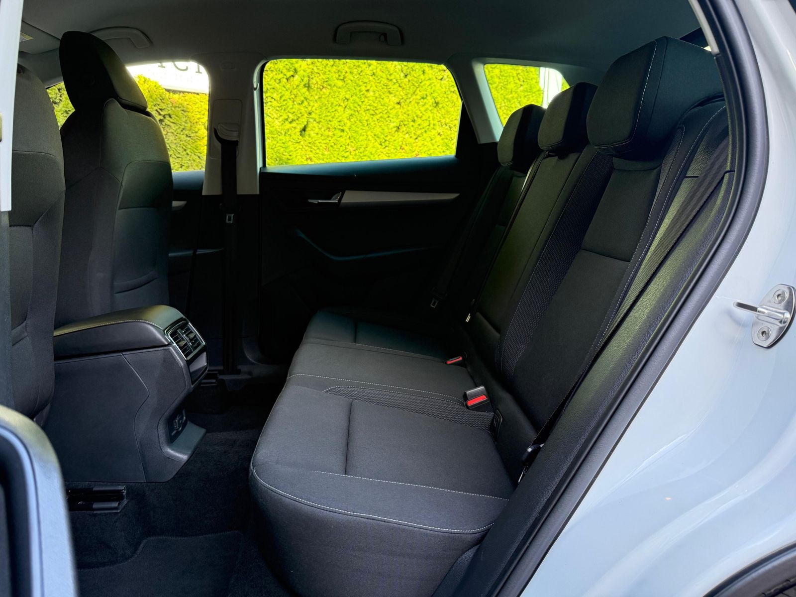 Fahrzeugabbildung SKODA Karoq 1.5 TSI Ambition LED+KAMERA+VIRT+CARPL+DAB