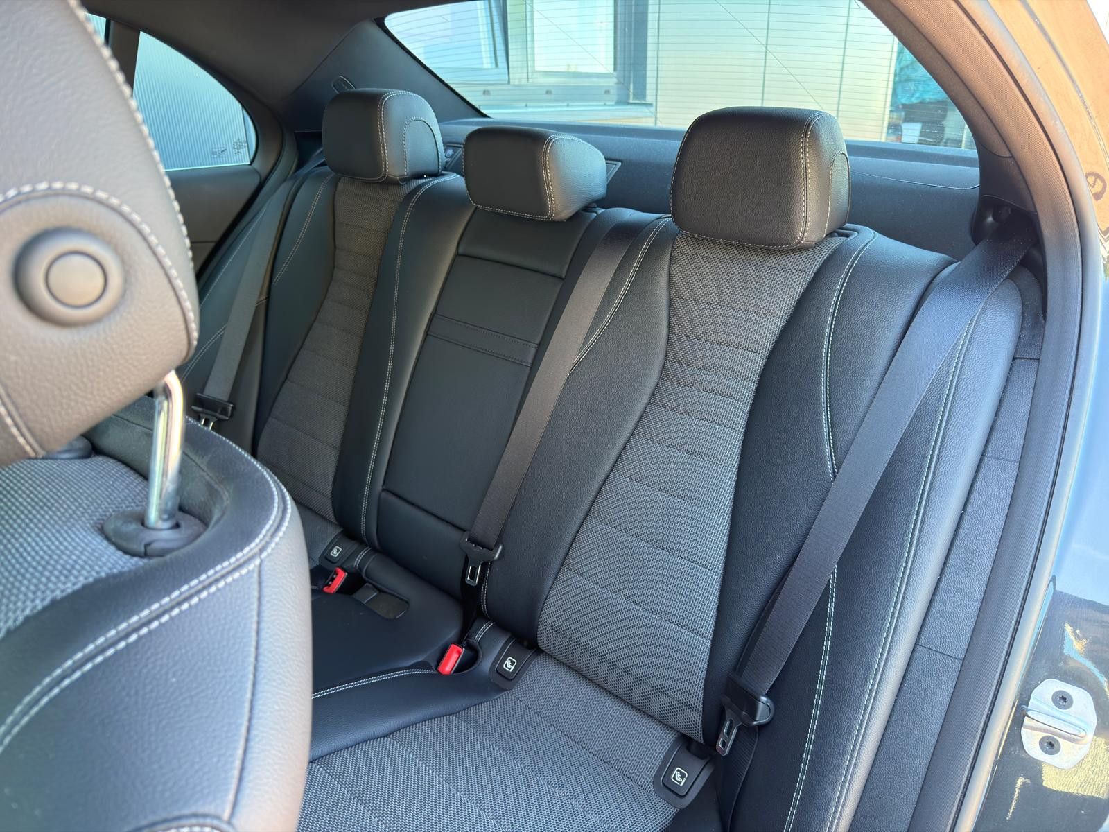 Fahrzeugabbildung Mercedes-Benz E 300 E Lim*Avantgarde*E 300 de 4Matic*360*Burm.