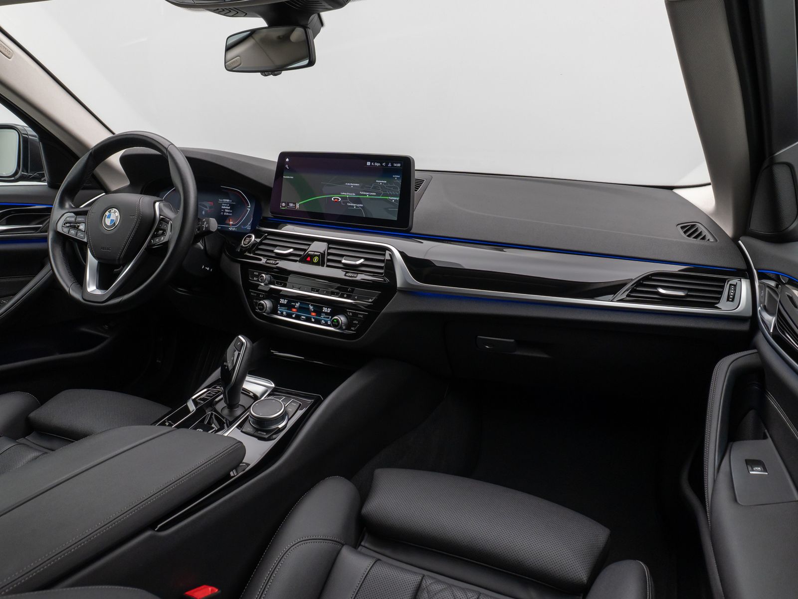 Fahrzeugabbildung BMW 520d Kamera Laser HUD DAB HiFi Stop&Go AHK Sport