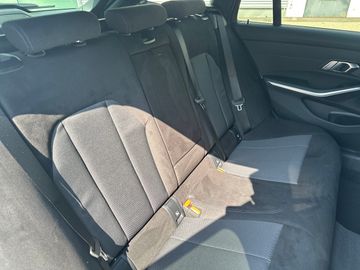 BMW 330e xDrive M Sportpaket Head-Up HiFi DAB LED