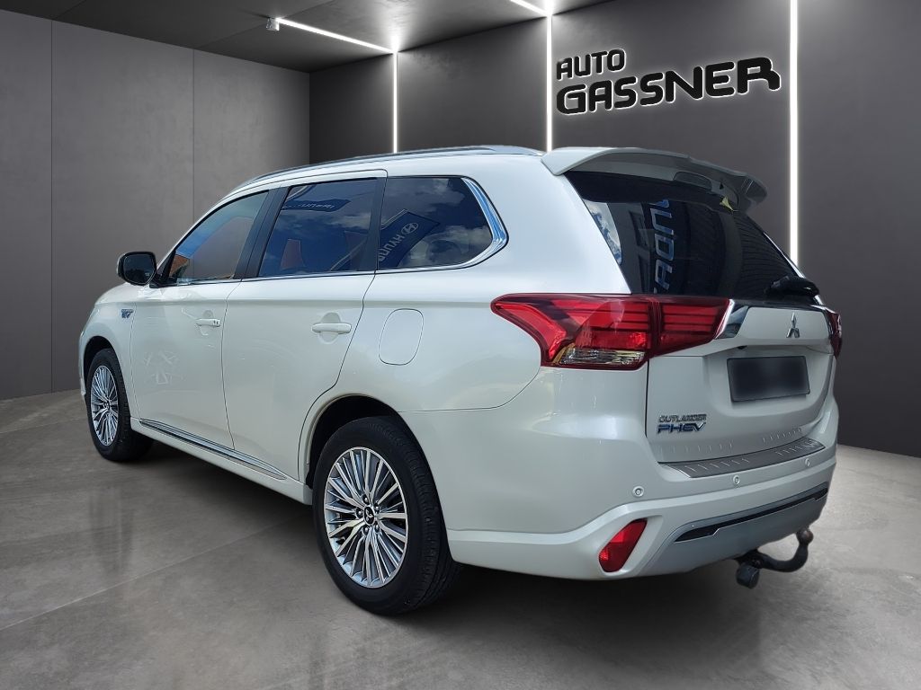 Fahrzeugabbildung Mitsubishi Outlander PHEV Spirit PLUS 2.4 4WD Navi Leder