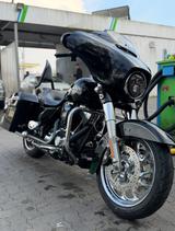 Harley-Davidson Street Glide  - KICKSTARTER