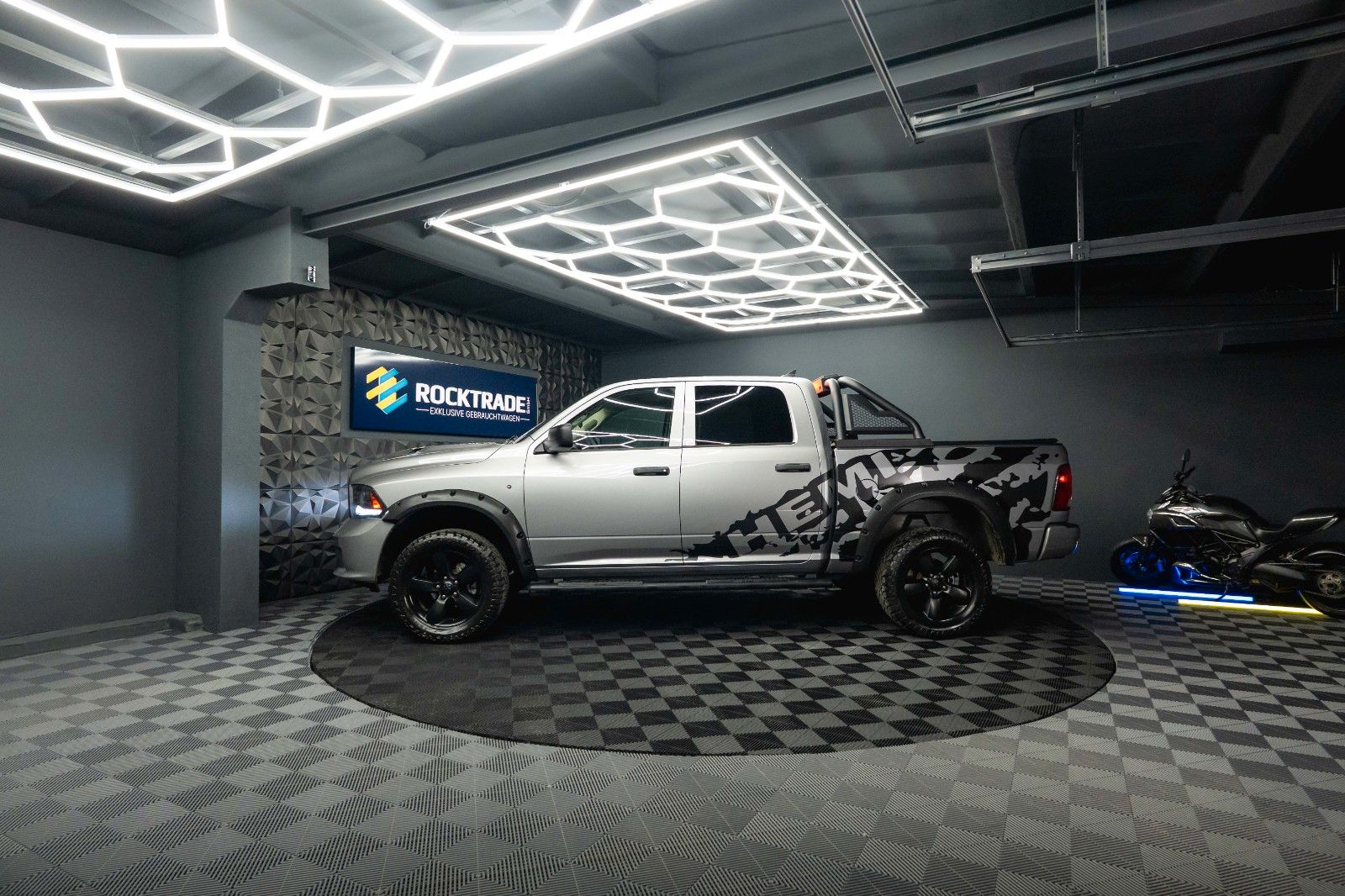 Fahrzeugabbildung Dodge RAM 5.7 V8 HEMI 4x4 OFFROAD Night-Paket *LED*AHK