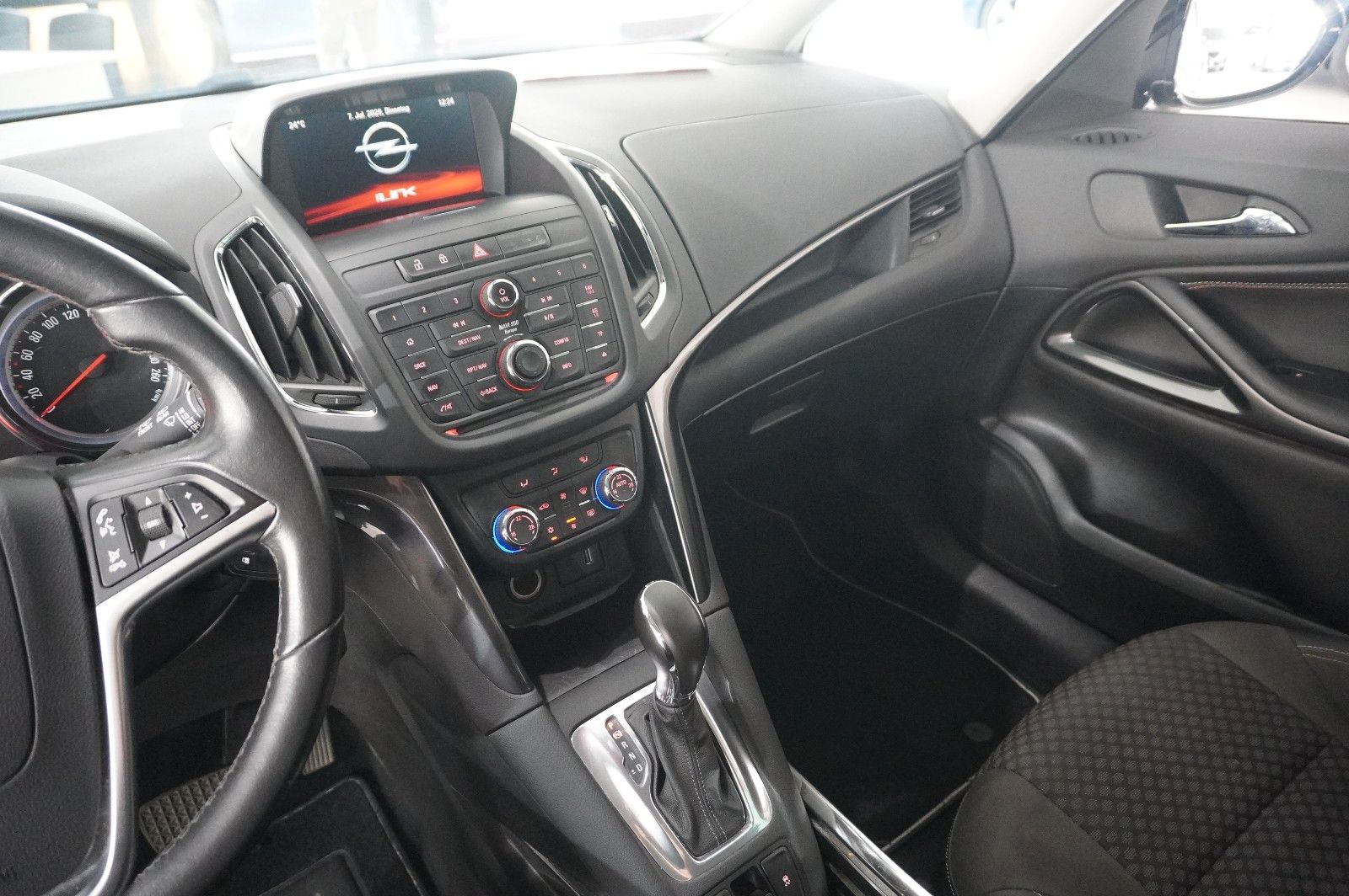 Fahrzeugabbildung Opel Zafira Tourer 1.4T INNOV. 7-SITZER NAVI/KAMERA