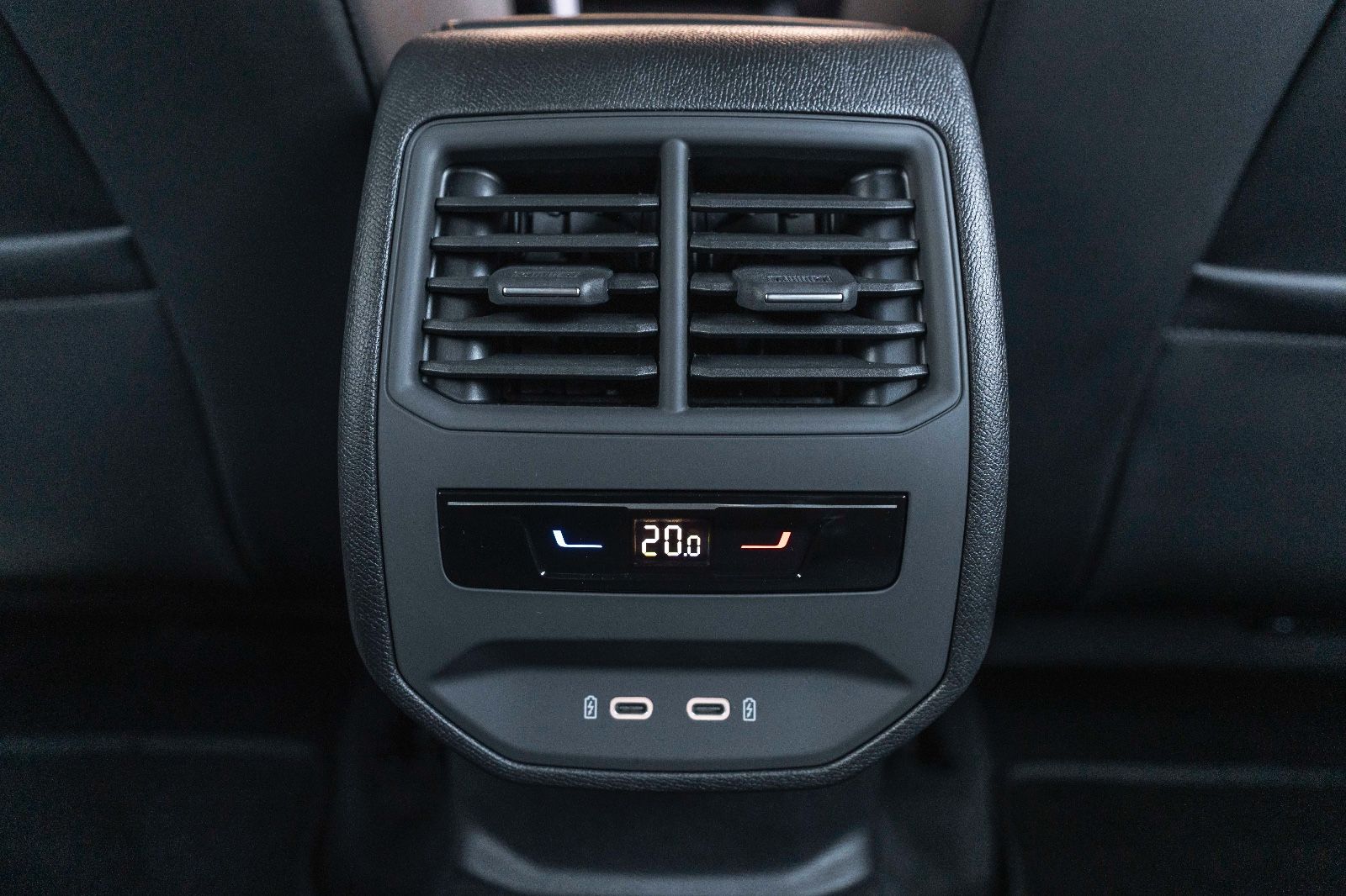 Fahrzeugabbildung CUPRA Leon Sportstourer 1.5 eTSI ACC LED TOTW CARPLAY