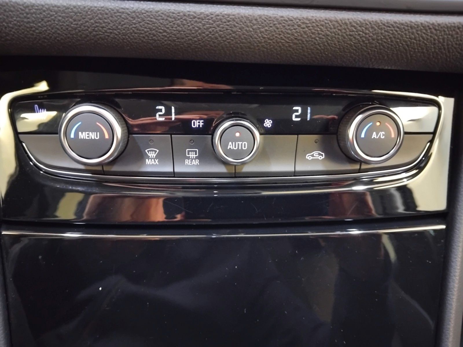 Opel Grandland X (06/2026, Benzin)