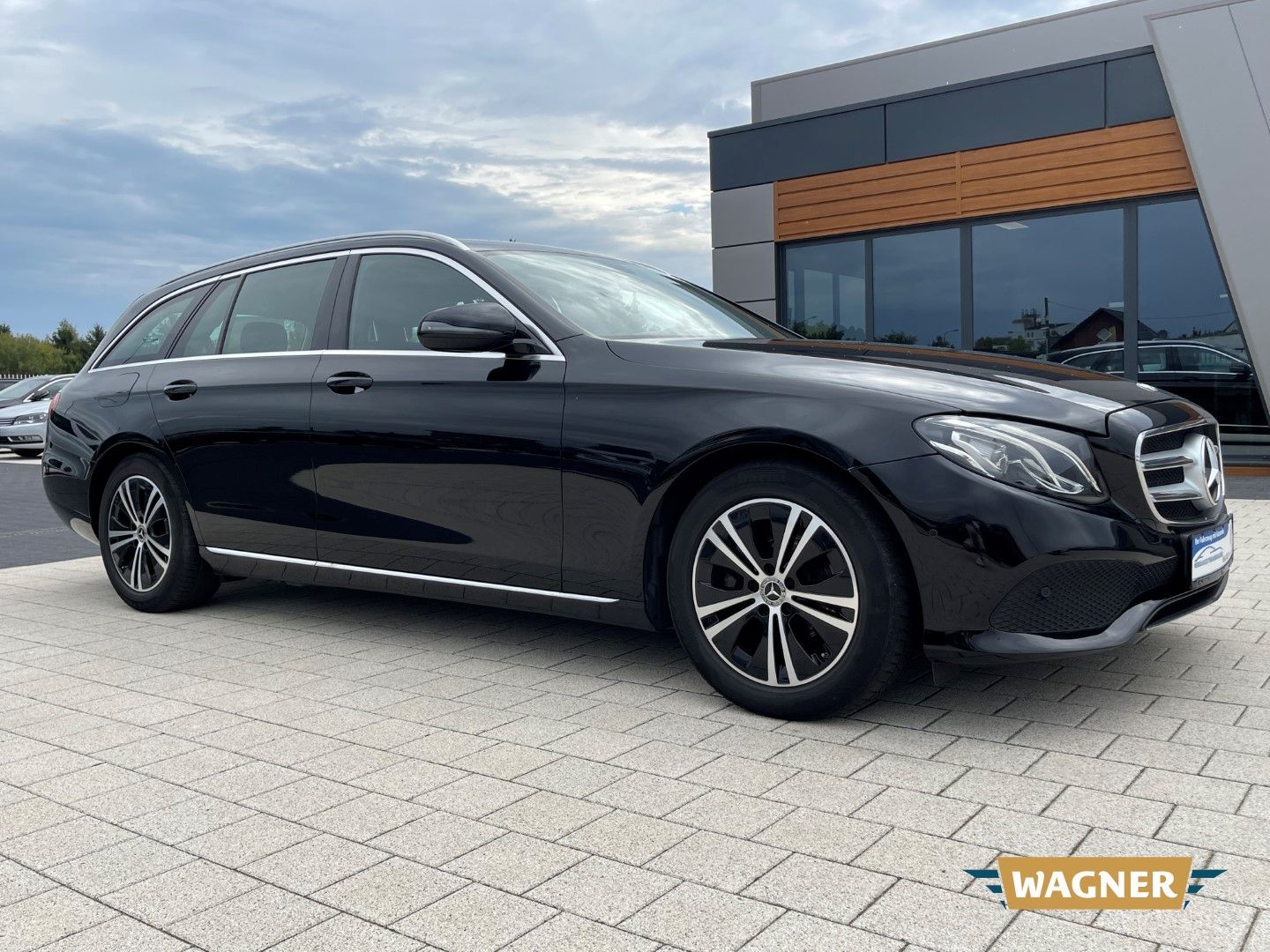 Fahrzeugabbildung Mercedes-Benz E 220 T LED-Scheinwerfer Elektr. Sitze Sitzheizu