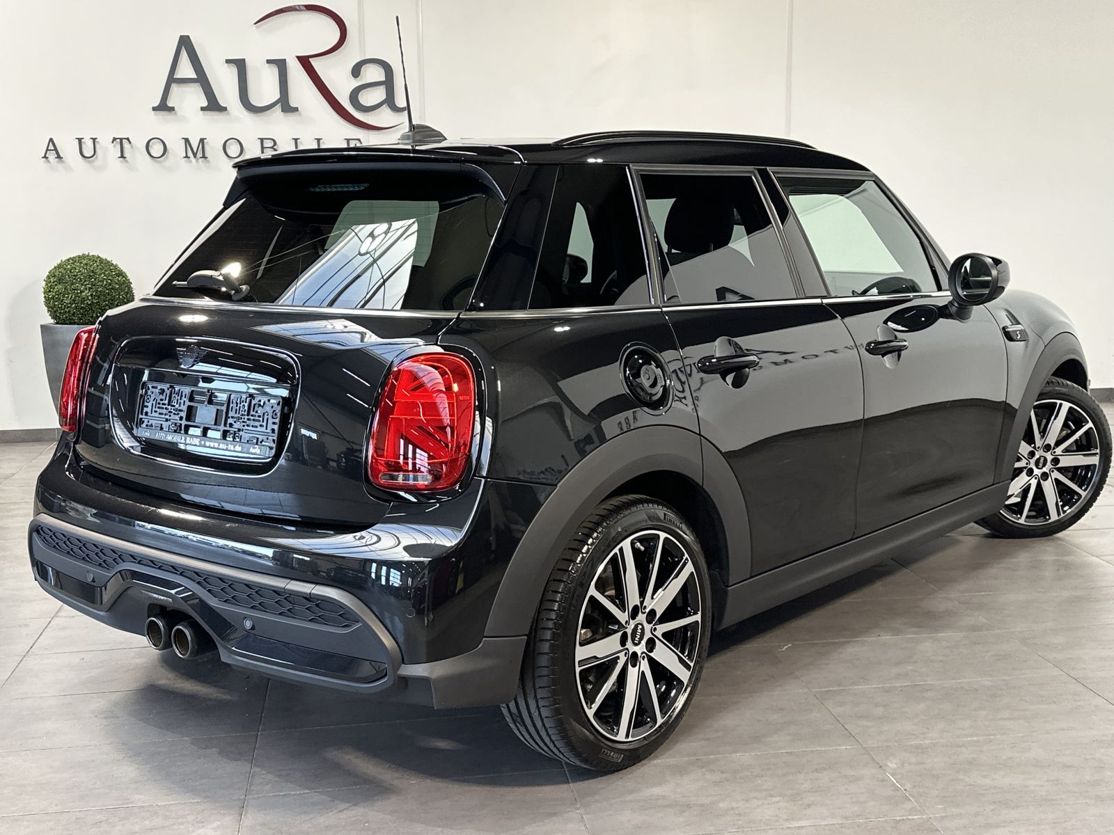 Fahrzeugabbildung MINI Cooper S Classic Trim NAV+LED+PANO+HEAD-UP+H&K