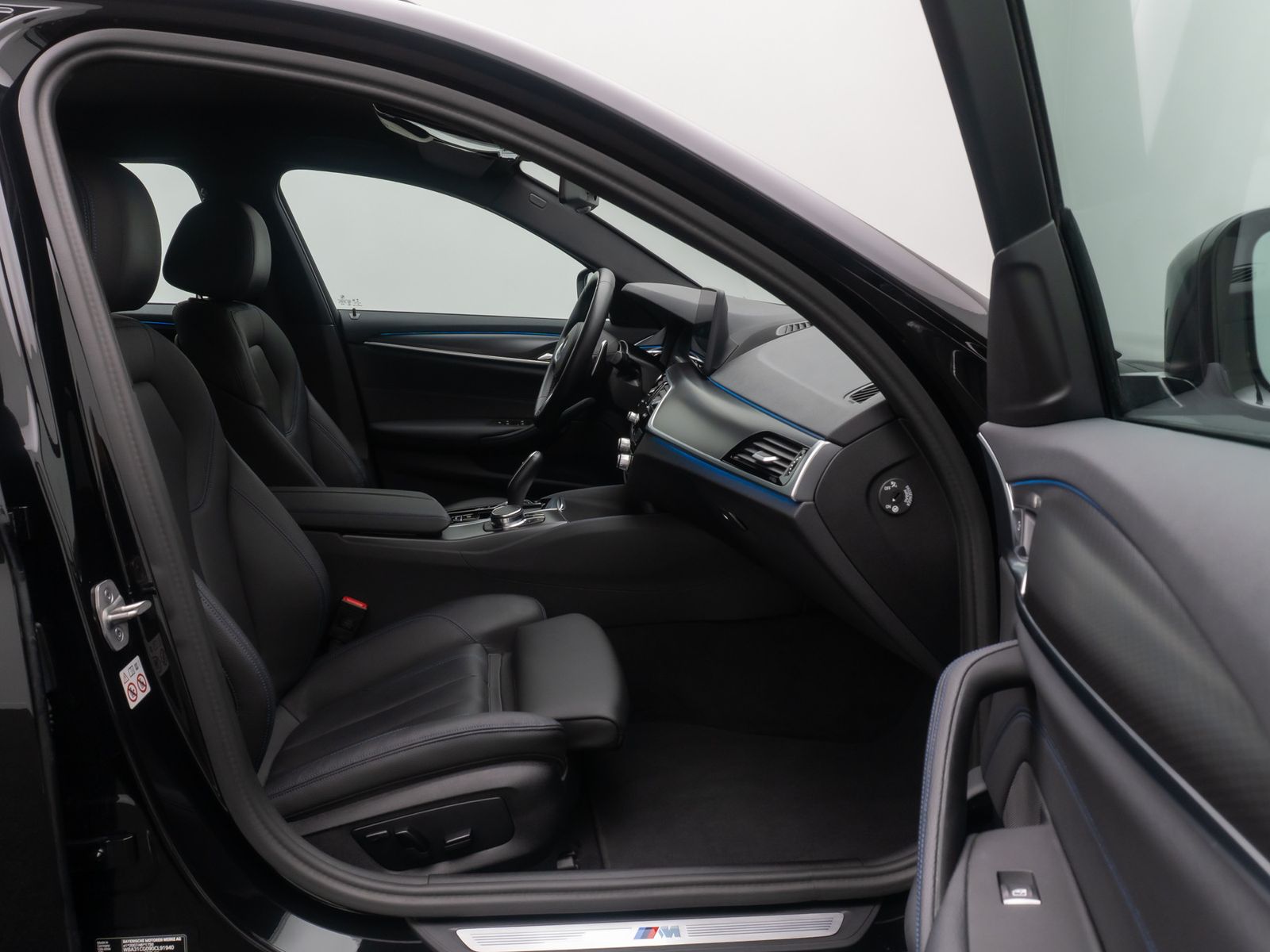 Fahrzeugabbildung BMW 530e xD M Sport HUD Komfort Laser 4xKlima DAB