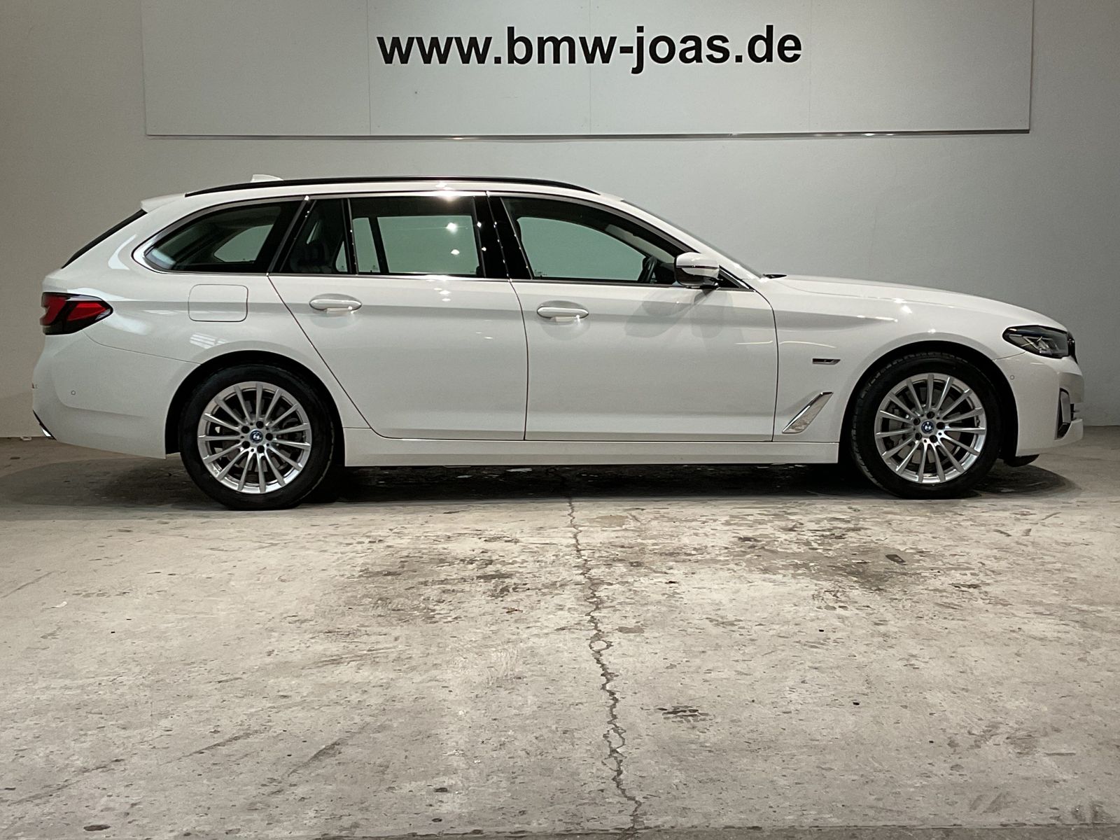 Fahrzeugabbildung BMW 530e xDrive Head-Up HiFi DAB WLAN AHK