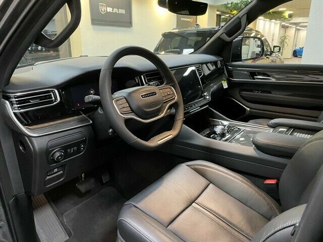 Fahrzeugabbildung Jeep WAGONEER SERIES III 5.7L-V8 ETORQUE-LUFTFEDERUNG