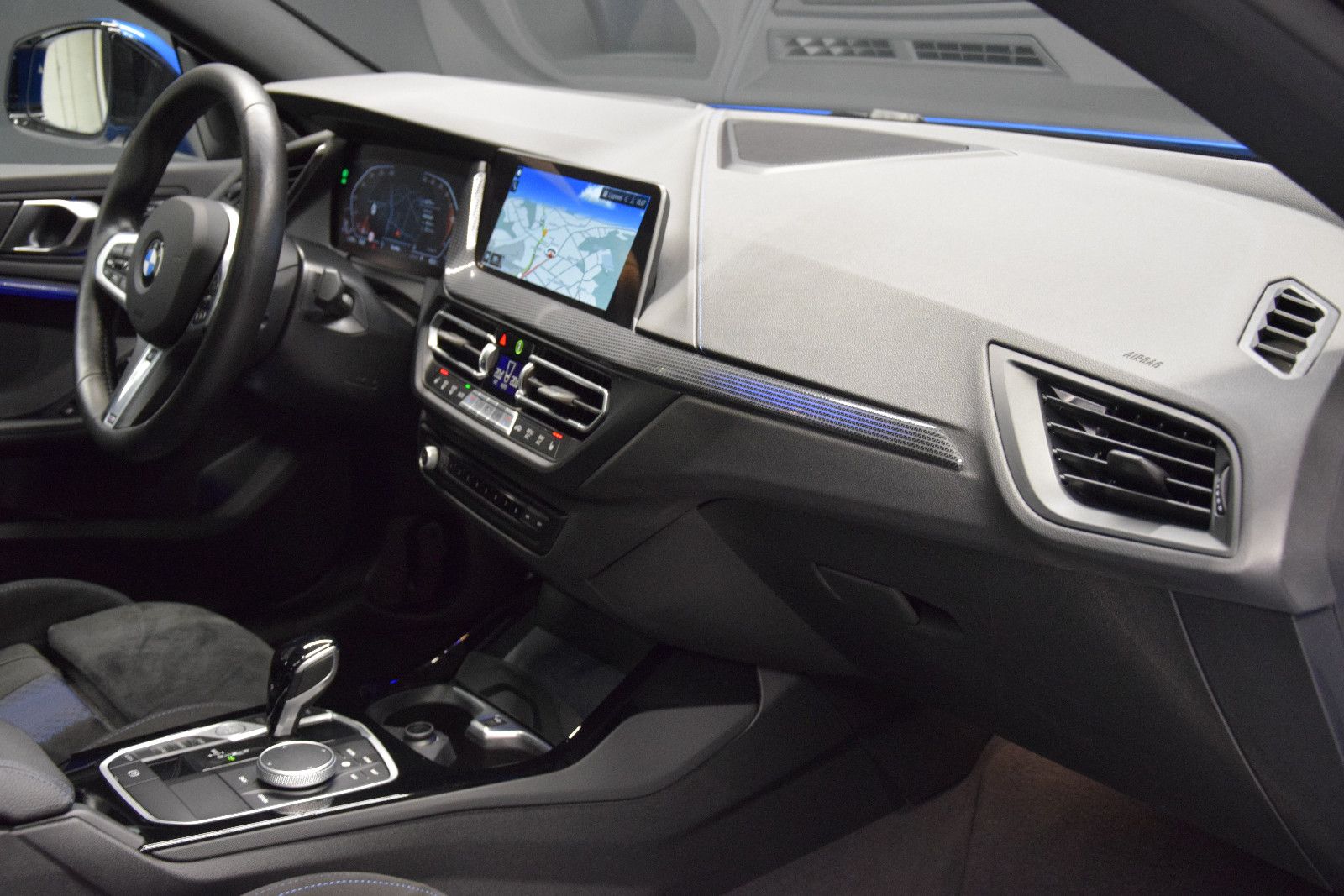 Fahrzeugabbildung BMW 218 i M Sport Gran Coupé Pano HuD Memory Schale