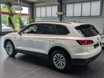 Volkswagen Touareg - 2