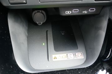 Bild 18 Toyota YARIS HYBRID STYLE EU; WINTERPAKET, RFK, LM