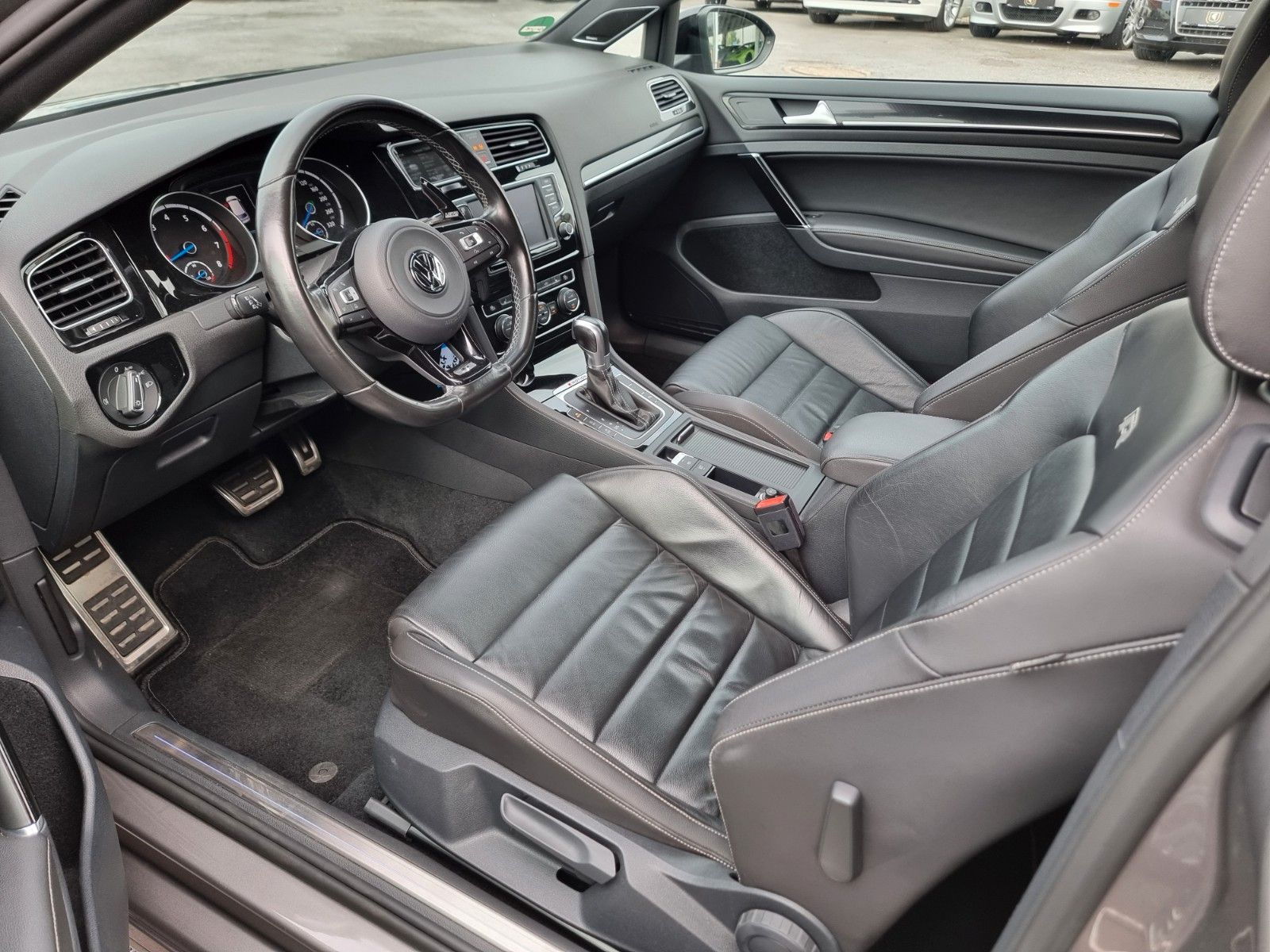 Fahrzeugabbildung Volkswagen Golf R by MTR/520 PS/Sleeper/Extrem schnell