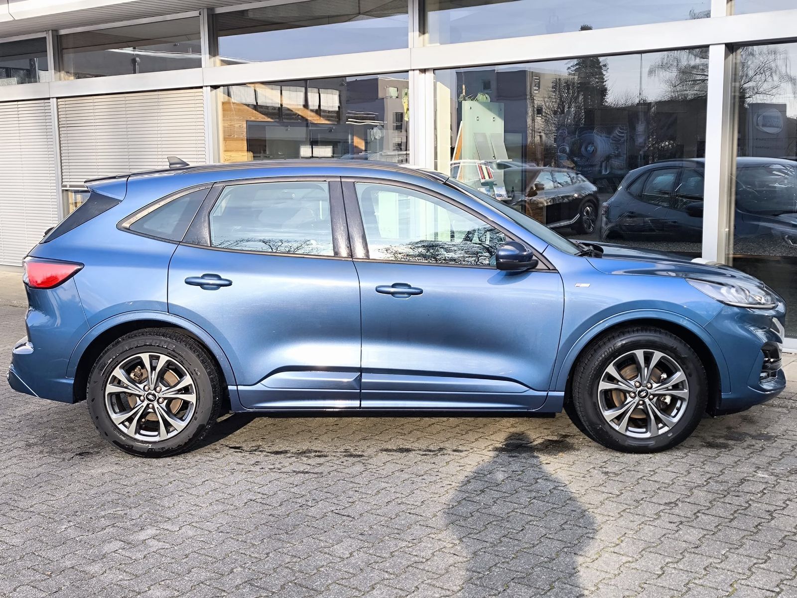 Fahrzeugabbildung Ford Kuga 1.5 EB ST-Line VIRTU+NAVI+LED+KAM+PDC+18"LM