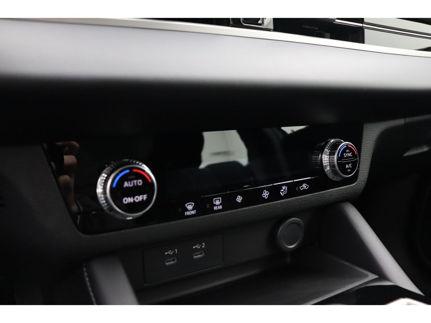 Fahrzeugabbildung Mitsubishi Outlander 2.4 PHEV 100 kW S-AWC Diamant ACC LED