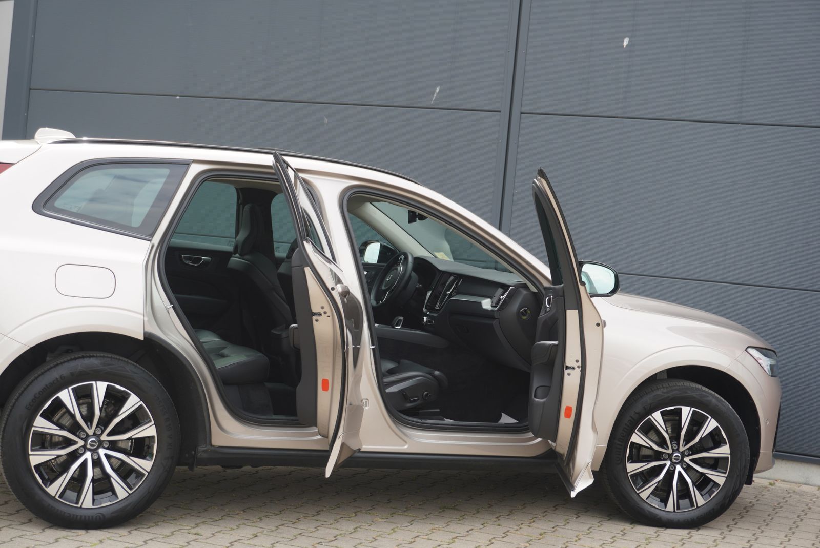 Volvo XC60 Plus Dark Pano Standhzg AHK Assistenz 360° foto 8