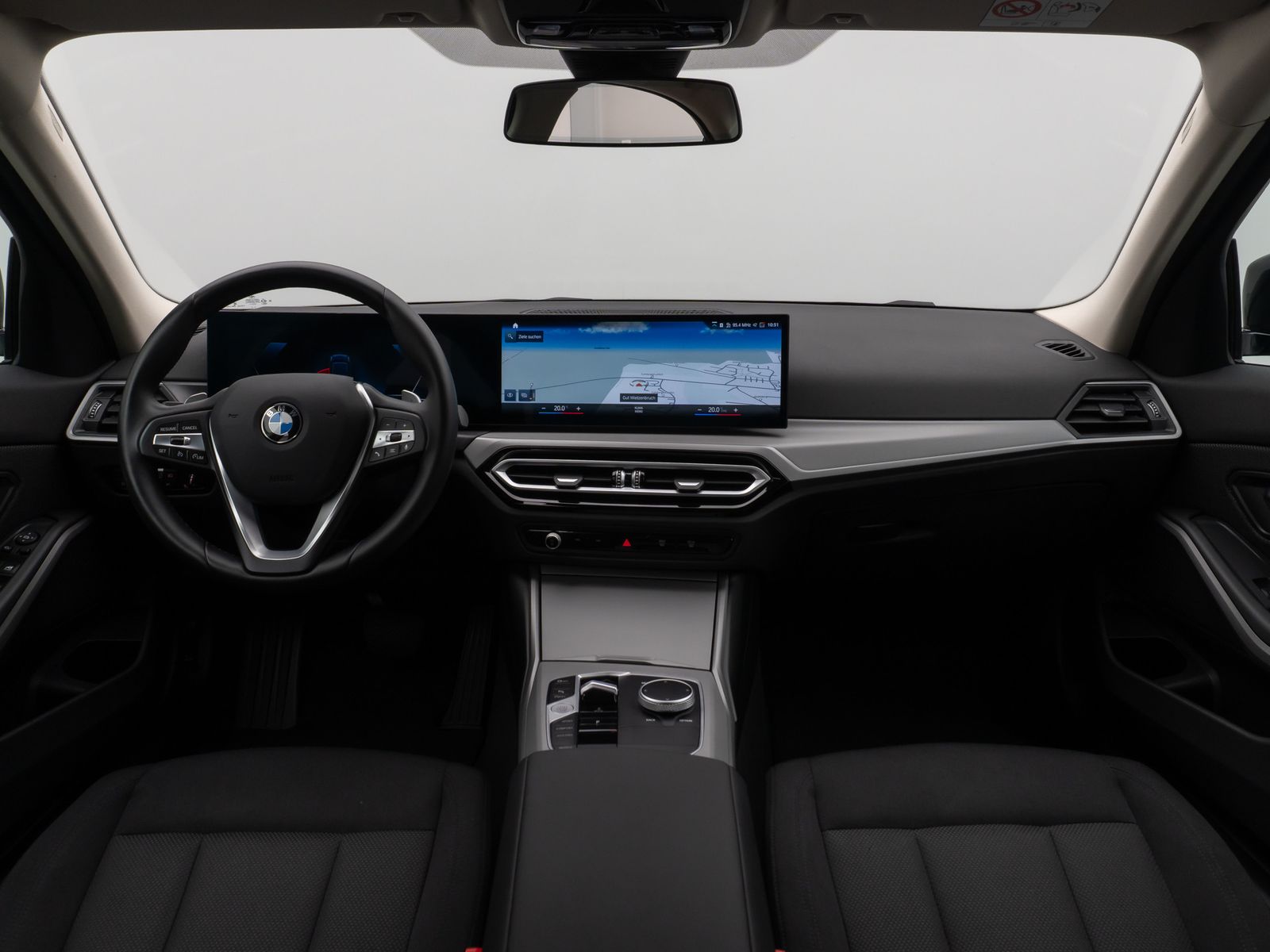 Fahrzeugabbildung BMW 318i DAB PDC Widscreen Geschwindigkeitsreg LED